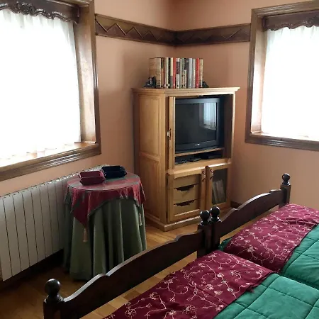 Spacious House In Navarredonda, Mountain View Navarredonda de Gredos