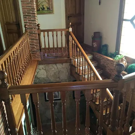Spacious House In Navarredonda, Mountain View Semesterbostad