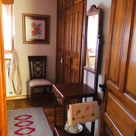 Semesterbostad Spacious House In Navarredonda, Mountain View