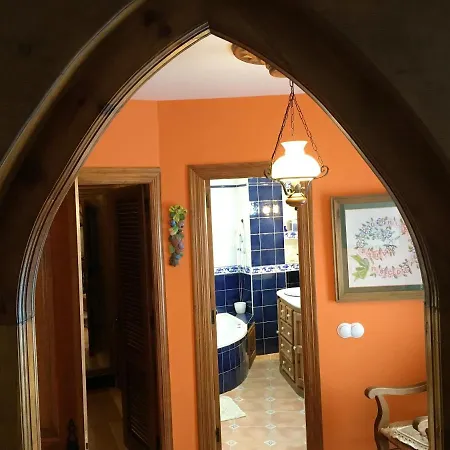 Spacious House In Navarredonda, Mountain View Semesterbostad