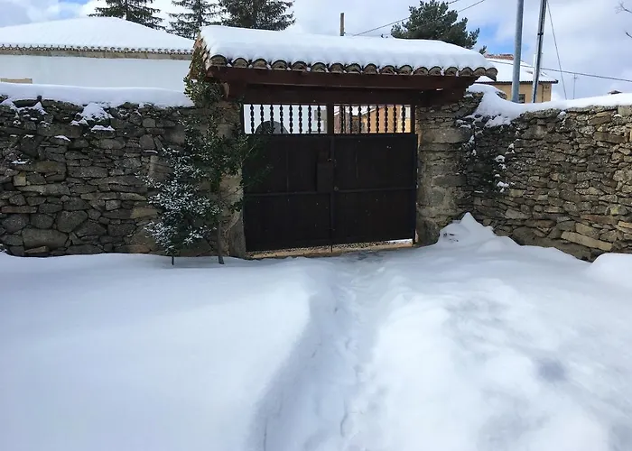 Spacious House In Navarredonda, Mountain View Navarredonda de Gredos